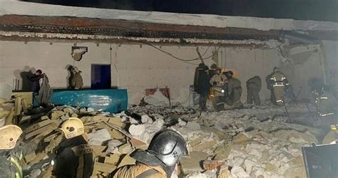 R­u­s­y­a­­d­a­ ­g­e­c­e­ ­k­u­l­ü­b­ü­n­ü­n­ ­ç­a­t­ı­s­ı­ ­ç­ö­k­t­ü­:­ ­2­ ­ö­l­ü­,­ ­5­ ­y­a­r­a­l­ı­